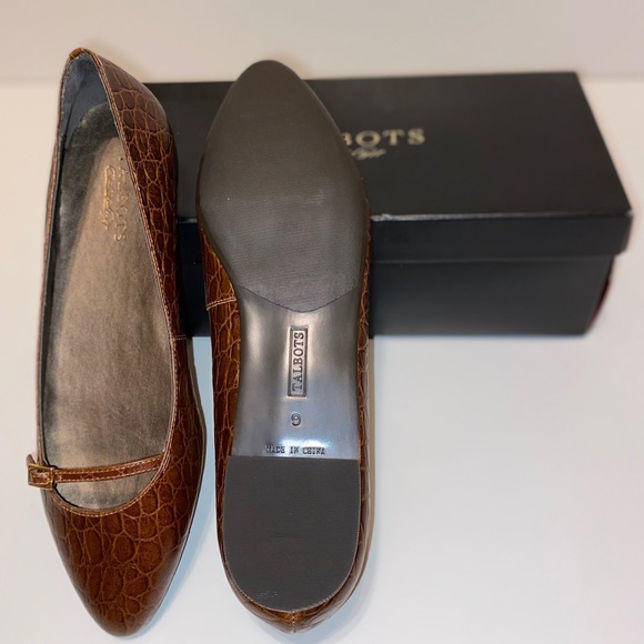 Talbots Neutral Flats - Picture 3 of 5